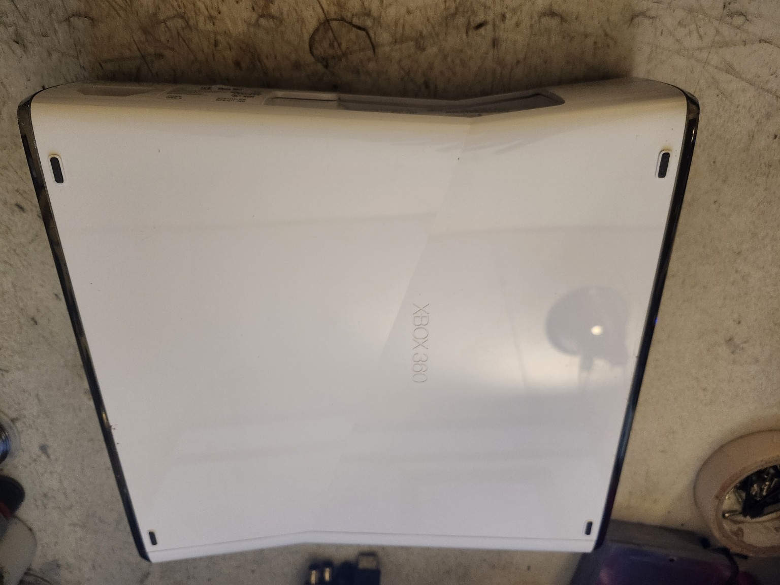Xbox 360 All-White Edition top shell view