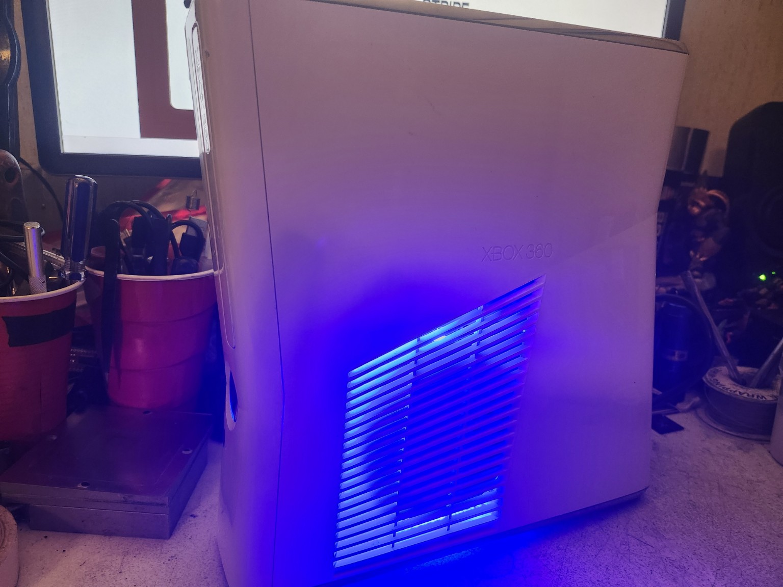 Xbox 360 All-White Edition upright blue LED side vent glow
