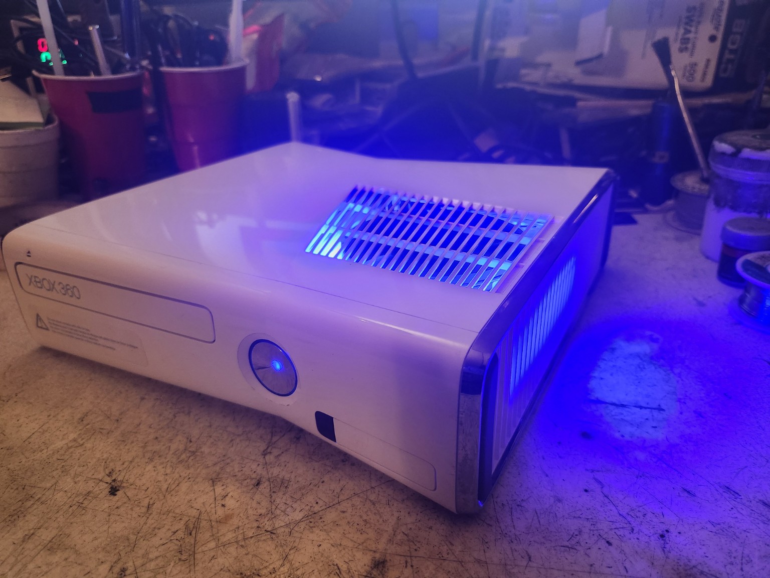 Xbox 360 All-White Edition blue LED front-right glow view